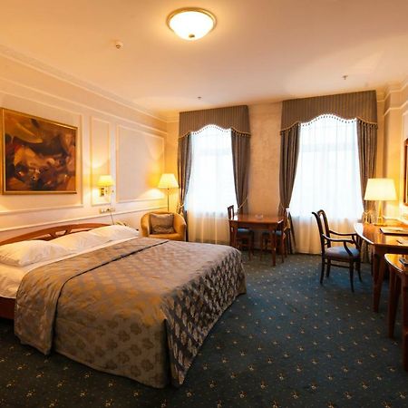Europe Hotel Minsk Exteriör bild