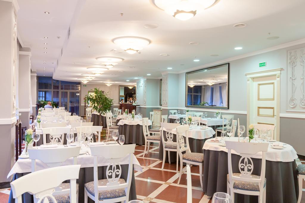 Europe Hotel Minsk Exteriör bild