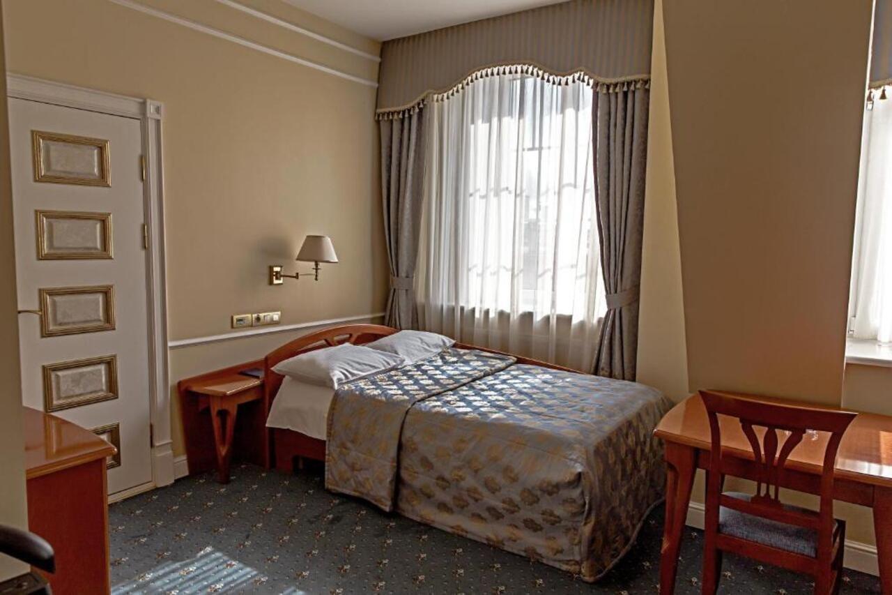 Europe Hotel Minsk Exteriör bild