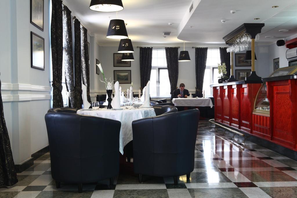 Europe Hotel Minsk Exteriör bild