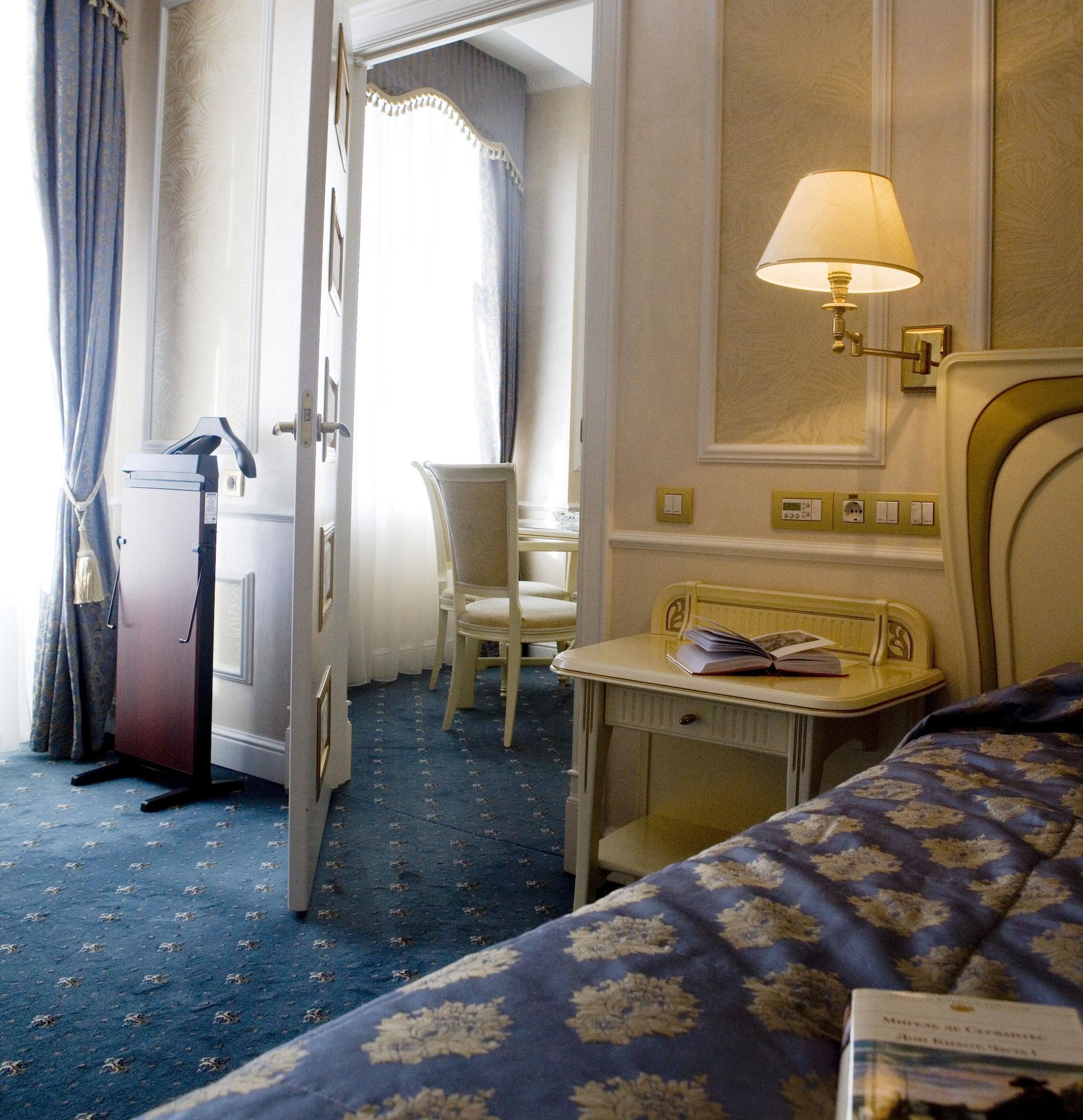 Europe Hotel Minsk Exteriör bild